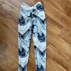 Lici fit scrunch legging wave pattern